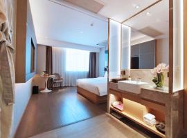 Paco Hotel Guangzhou South Railway Station Panyu Changlong Branch, hotel em Guangzhou