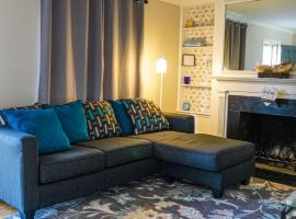 Spacious 3BR Condo, Great for Work & Family Stays, condo στο Κολόμπους