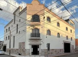 HOTEL CASA DE LAS PALOMAS, hotel poblíž Mezinárodní letiště Guadalajara - GDL, Tonalá