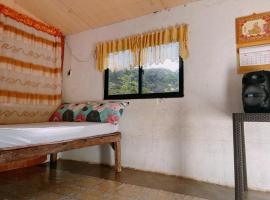 Tina Transient Home, bed and breakfast en Calayo