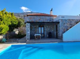 Villa Mavri Ruhige private Pool Villa, Meerblick、Agia Paraskeviのバケーションレンタル