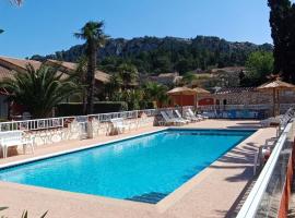 Gite la Capelle Roquefort des Corbières Sigean Narbonne Aude, pet-friendly hotel in Roquefort-des-Corbières