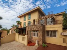 StayVista's The Happy Hive - Cozy rooms and a pool for a delightful stay