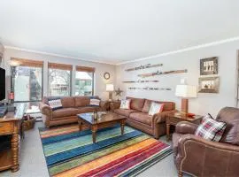 West End Winner - Hot Tub, Parking, Open Kitchen & Living Space condo