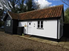 The Lily Pad Suffolk, holiday home in Thornham Magna