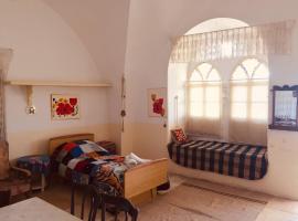 Traditional House with Amazing Veranda, allotjament vacacional a Betlem