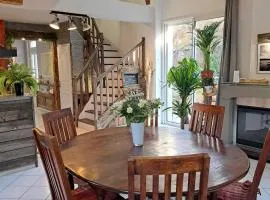 GÎTE REDROOSTER HOME - 160m2, 4 ch, 2 sdb, fibre, parking, sauna, bain à remous