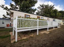 6 Berth Caravan With Decking Nearby Clacton-on-sea Ref 46128v, vacation rental in Great Clacton