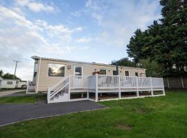 클랙턴 온 씨에 위치한 홀리데이 홈 8 Berth Caravan At Orchards Haven In Clacton-on-sea, Essex Ref 15007o