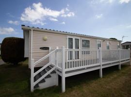 Lovely 6 Berth Caravan With Decking At Sunnydale Holiday Park Ref 35130sd, hotell i Louth