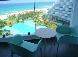 JOY Oceanfront Serviced Apartment - Cam Ranh, hotel in Miếu Ông