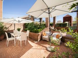 Garden Terrace Luxury Flat in Center Town, hotel in Lucca