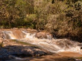 Viesnīca Casa em Bueno Brandão(MG) com Cachoeira Particular pilsētā Buenu Brandana