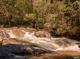 Casa em Bueno Brandão(MG) com Cachoeira Particular