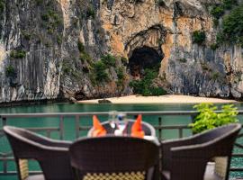 The Boutique Cruise, boat in Cat Ba