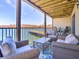 Osage Beach Resort Condo with Community Pool!, hotel spa di Osage Beach