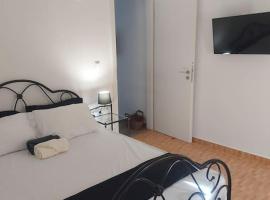 Houlia home διαμέρισμα με δωρεάν χώρο στάθμευσης, alquiler vacacional en Andros