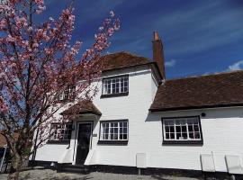 Double Award Winning, Stunning 1700's Grd 2 listed cottage near Stonehenge - Elegantly Refurbished Throughout, hotel a Amesbury