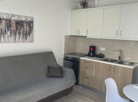 Enastron Cozy & Quiet Apartment, cheap hotel in Heraklio