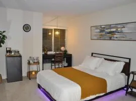 Private Room & Bathroom in Shared Oceanfront Home, Marina del Rey