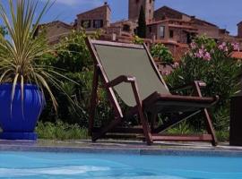 Belle Maison de vacances avec piscine. – hotel z parkingiem w mieście Los Masos