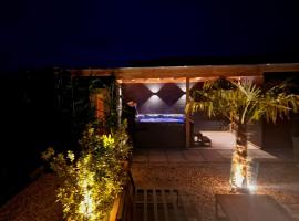 De droom van Zeeland met jacuzzi & Finse sauna, hotel near Regional museum “De Meestoof”, Sint Annaland