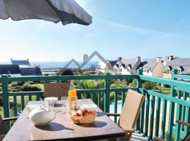 LocaLise au Guilvinec - A28 - Belle vue sur la mer, la piscine et le jardin - - Tout à pied, plages, port, centre, commerces, marché - Wifi inclus - Linge de lit inclus, hotel in Le Guilvinec