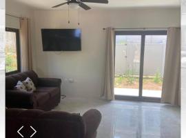 2 Bedroom House, hotell i Discovery Bay