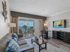 Wake up to Ocean Views from your private balcony, hospedaje de playa en Tampa
