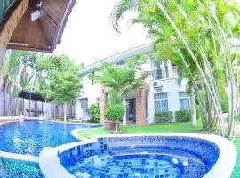 Suzie pool villa 7 bedrooms with private pool.