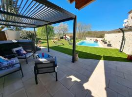 Rudelle maison Jacuzzi et piscine privé, holiday rental in Thénac
