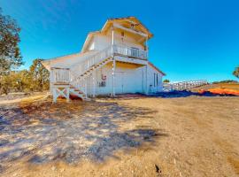 Mountain Vista - House & Barn, hotel en Hesperus