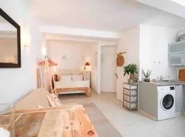 Cosy studio situé en plein cœur du vieil antibes.