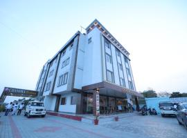 Chandra Residency, viešbutis su vietomis automobiliams mieste Dharmapuri