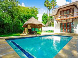 Charming Country Villa Sandton with Back Up Power & Water, hotel din Johannesburg