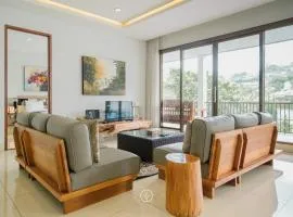 Mentari Hill View Villa 8 bedrooms with a private swimming pool and a movie room
