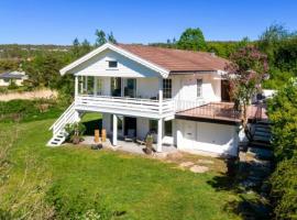 Summer house on Tjøme with beach and pier, cottage in Tjøme