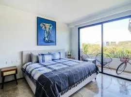 Menesse Tulum #327, Downtown