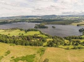 The Stable - cottage with a spectacular lake view, готель у місті Port of Menteith