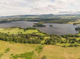 The Stable - cottage with a spectacular lake view, holiday home sa Port of Menteith