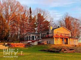 Entire house/wifi/private/cozy/escape/Muskoka lake โรงแรมสำหรับครอบครัวในเบรซบริดจ์