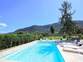 2 Bedroom Stunning Apartment In Gemenos