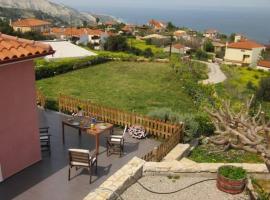 Villa with spectacular view, hotel with parking in Xylokastro