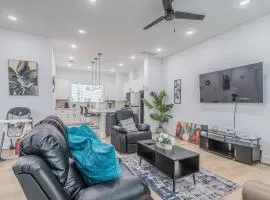 Cozy Duplex Mins to DT/ MCTR, free wi-fi/ Parking