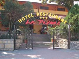 La Parmac, hotel v destinaci Babadau