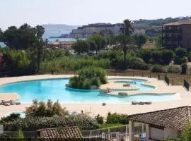 Appartement climatisé bord de plage et piscine