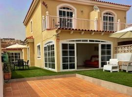 Villa Katerina: Caleta De Fuste, Fuerteventura Golf Club yakınında bir otel