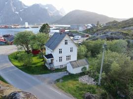 Lofoten- Magical blacksmith house, מלון בSund