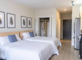 2 bed Studio with Mountain Views and Free Parking, готель у місті Суррей
