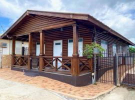 “La Choza” Beach Cabin en el Poblado de Boquerón, hotell i Cabo Rojo